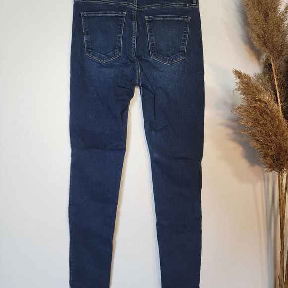LUCKY Brand skinny jeans. Size 6/28 - Picture 9 of 13